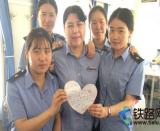 綠皮車(chē)上的“母親節(jié)”