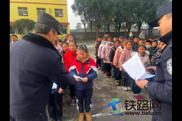 ֦����վ�ɳ�������ݠ�^(q��)��С�W(xu��)����W(xu��)���v���F·��ȫ�n