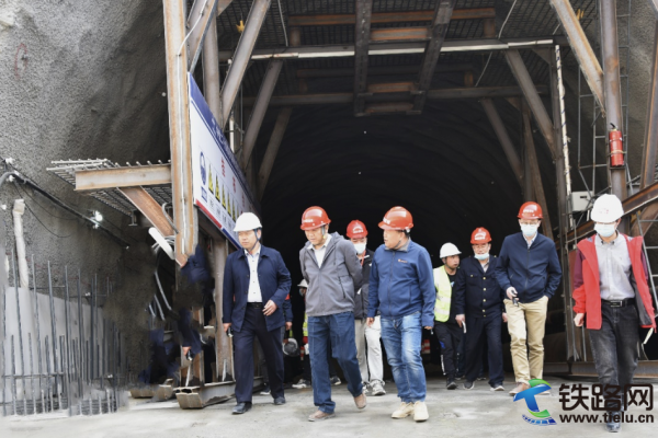 �m���F·���|(zh��)���O(ji��n)��վ�����F��ʮ���m���F·�(xi��ng)Ŀ�z��