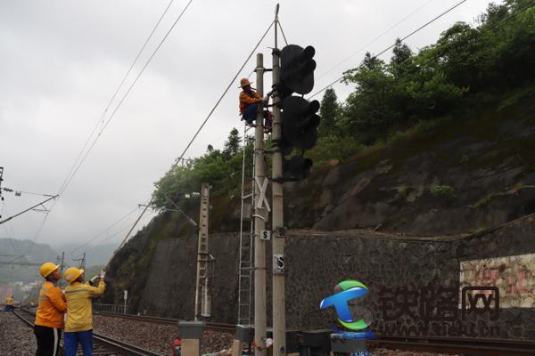 ð������(zh��n)��ˮ�t�F·�ɺ�վ��̖(li��n)�i�O(sh��)����¸��칤��