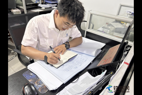 �V�й�����ĥ�Z�ഺ����ӛ���Fһ��늄�(w��)��˾�߷ֹ�˾