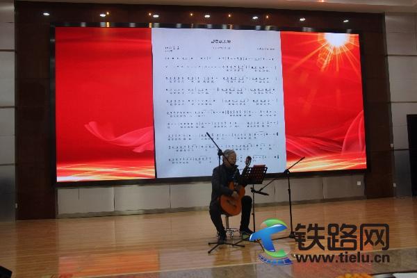 �m���F·���hУ�e�k�cԪ����ˇ�ݳ�