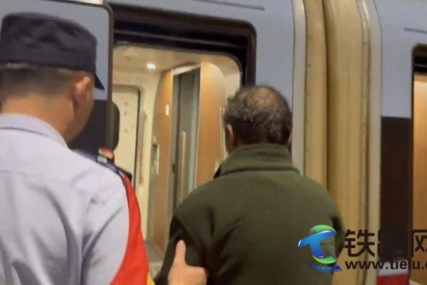 ���������w���m�������f���F�����r������