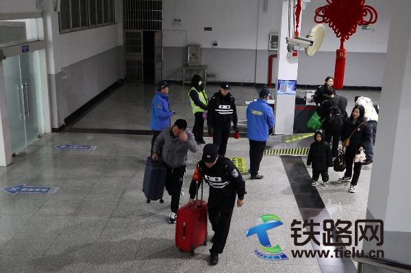 �´�����ɫ���������o(h��)���̲������ȡ� --��ɽ��ȫ�����o(h��)���̴������ȫ����