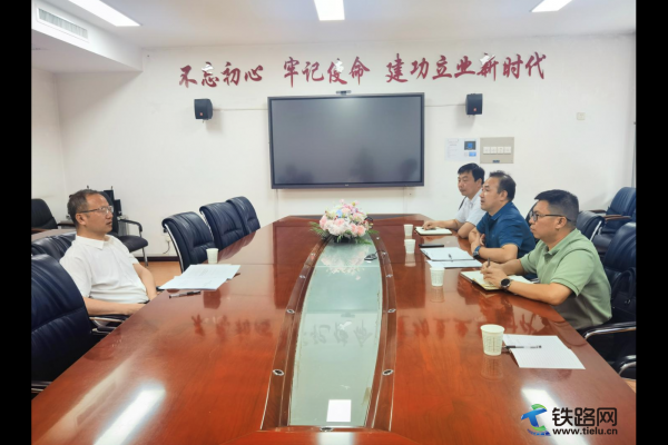 ��FԺ�R���h��У�Lһ�и����������Ƽ���W(xu��)����